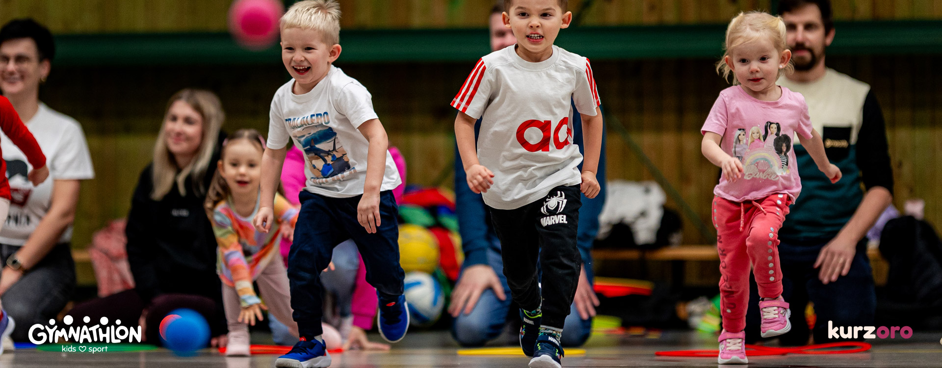 Gymnathlon Baby – společné cvičení dětí 2,5–4 roky a rodičů pro rozvoj základních pohybových dovedností a budování samostatnosti.