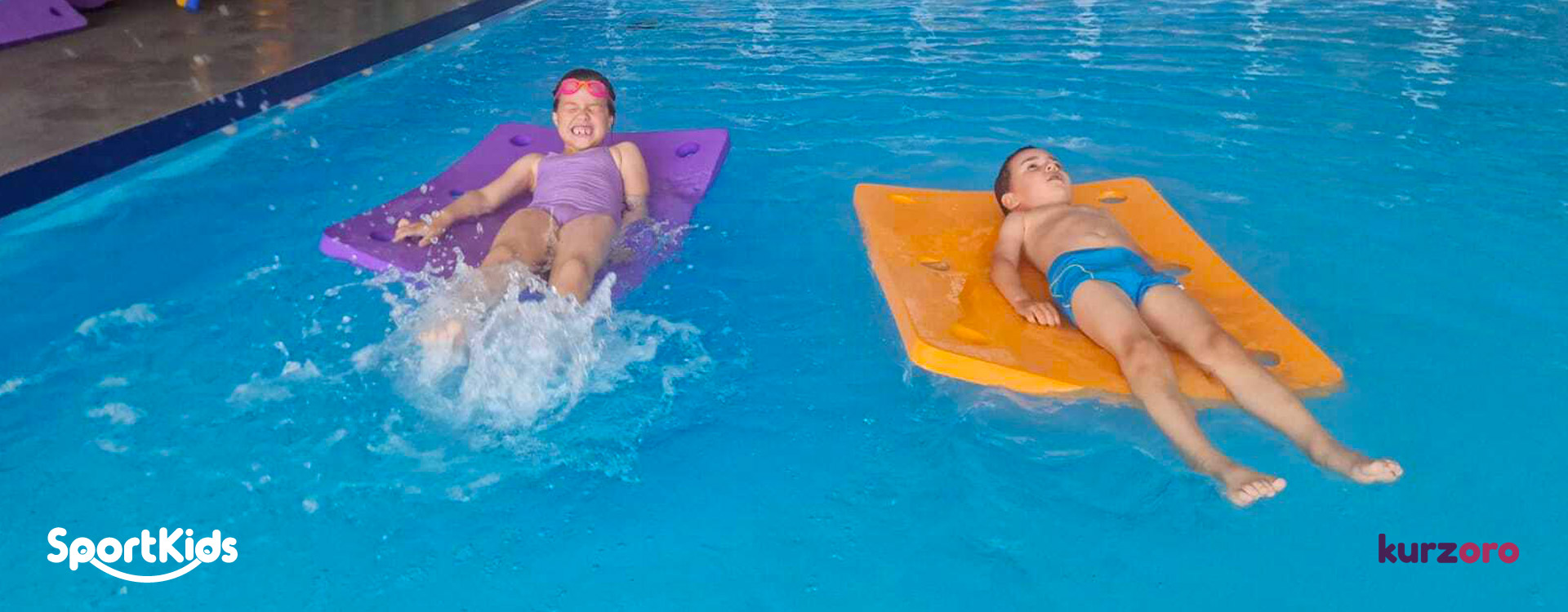 SportKids – víkendový kurz plavání pro děti 5–12 let, které se učí jistotě ve vodě, správné technice a podle své úrovně také jednotlivým plaveckým stylům.