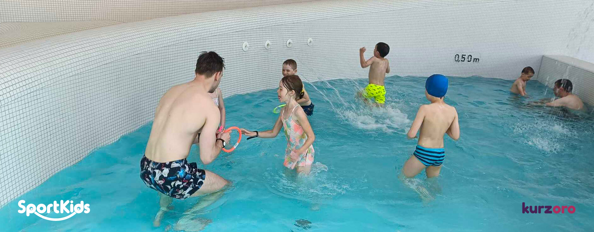 SportKids – víkendový kurz plavání pro děti 5–12 let, které se učí jistotě ve vodě, správné technice a podle své úrovně také jednotlivým plaveckým stylům.