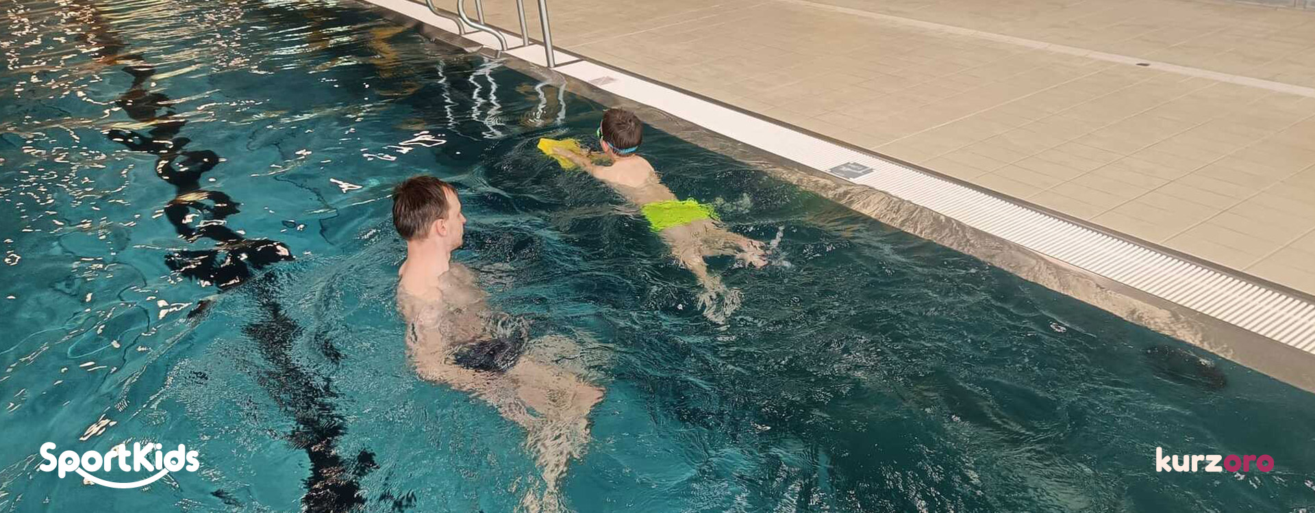 SportKids – víkendový kurz plavání pro děti 5–12 let, které se učí jistotě ve vodě, správné technice a podle své úrovně také jednotlivým plaveckým stylům.