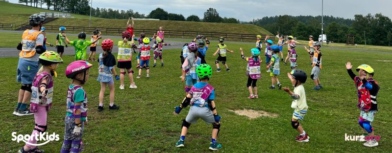 SportKids – všestranný sportovní kroužek pro děti 3–12 let, ve kterém si vyzkouší cyklistiku, tenis, lezení, inline bruslení a další pohybové aktivity. SportKids – všestranný sportovní kroužek pro děti 3–12 let, ve kterém si vyzkouší cyklistiku, tenis, lezení, inline bruslení a další pohybové aktivity.
